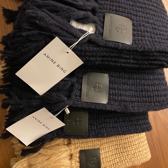 ANINE BING Alyssa Cashmere Scarf In Midnight - Picture 6 of 8